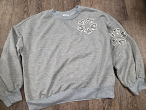 Krush Kandy Perfect Cutout Pearl Round Neck Long Sleeve Sweatshirt Crewneck TopM